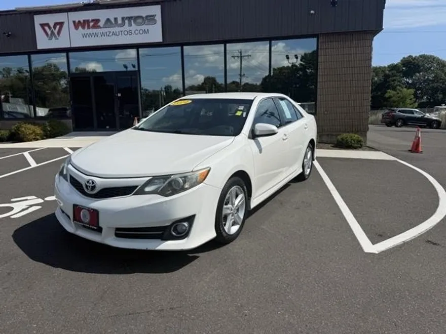 2014 Toyota Camry L photo 1