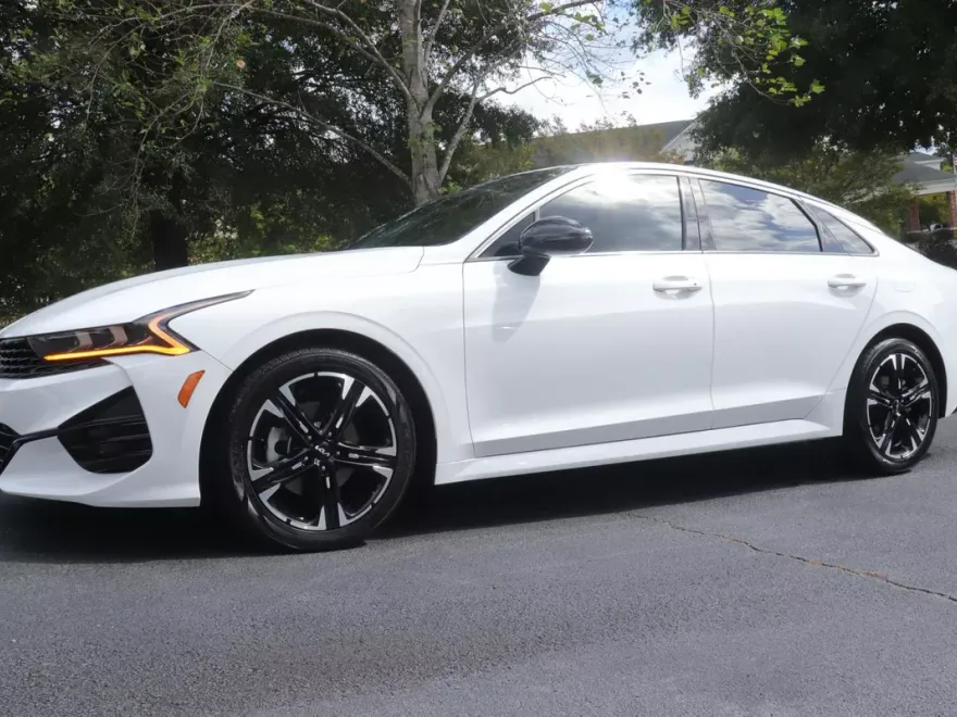 2022 Kia K5 GT-Line photo 1