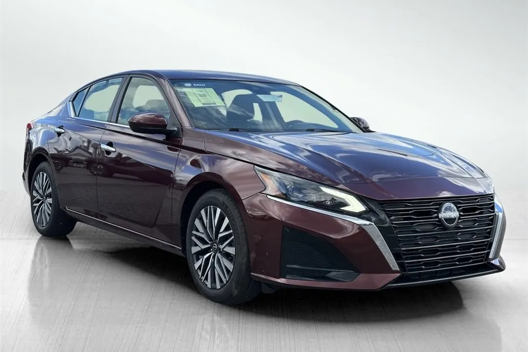 2023 Nissan Altima 2.5 SV photo 1