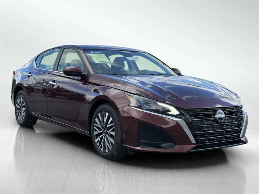 2023 Nissan Altima 2.5 SV photo 1