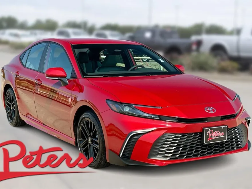 2025 Toyota Camry SE photo 1