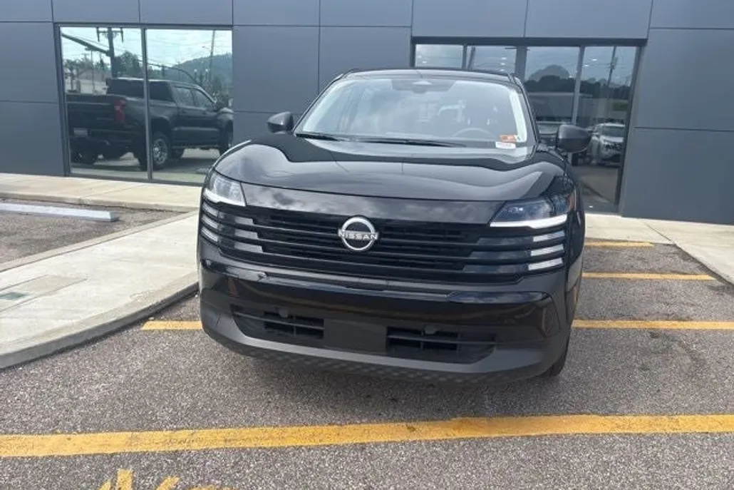 2025 Nissan Kicks S photo 1