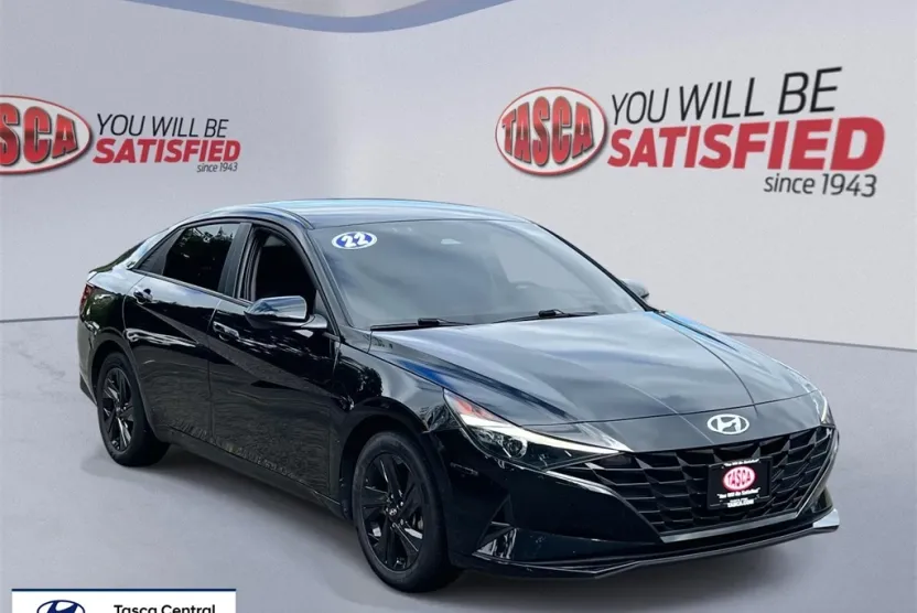 2022 Hyundai Elantra SEL photo 1