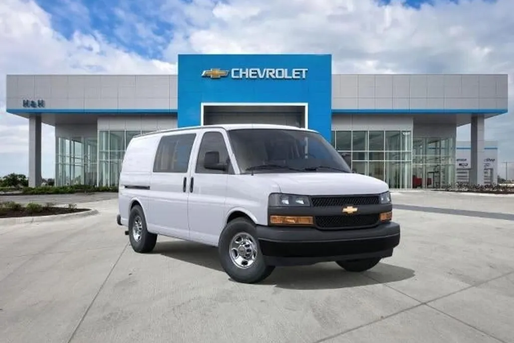 2025 Chevrolet Express Cargo 2500 Base photo 1