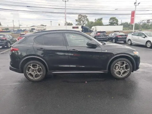 2022 Alfa Romeo Stelvio Ti photo 4
