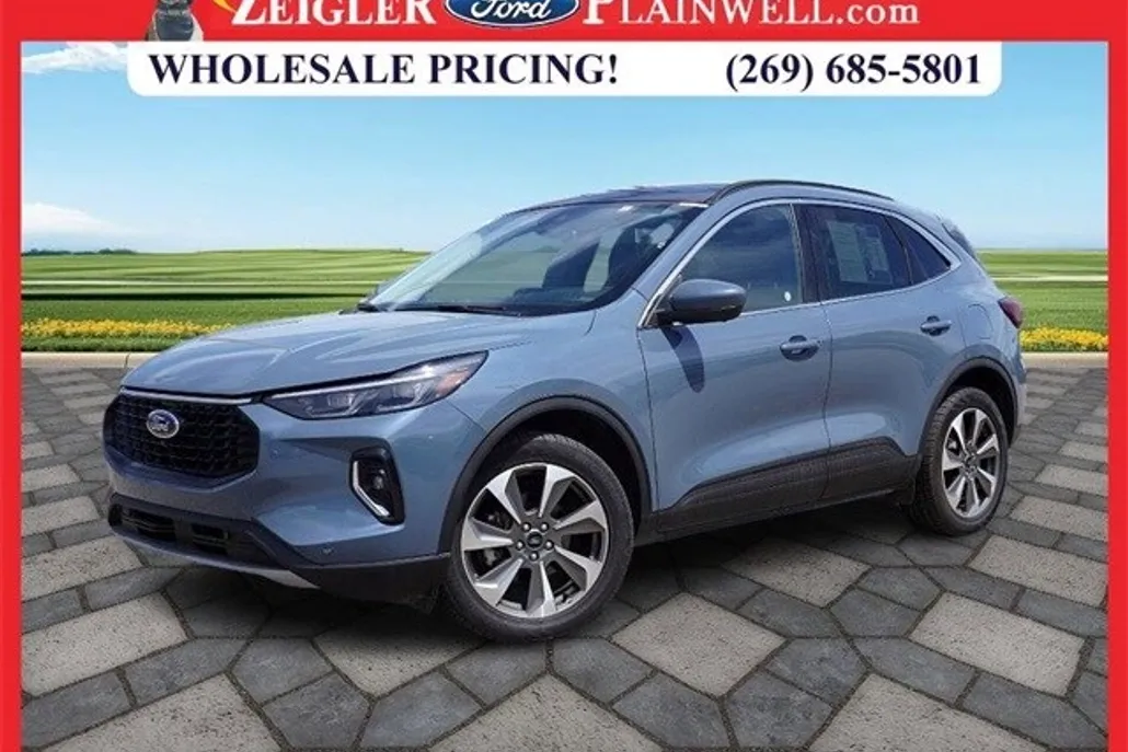 2023 Ford Escape Platinum photo 1