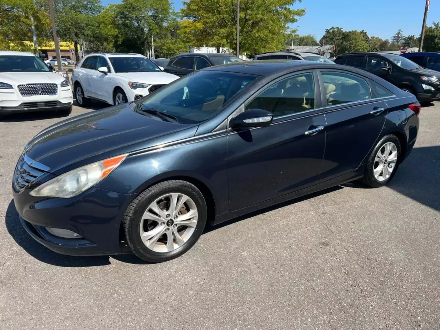 2011 Hyundai Sonata Limited photo 1