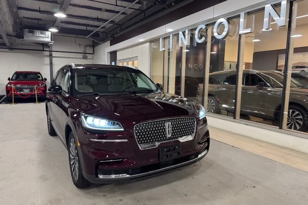 2022 Lincoln Aviator Standard photo 1