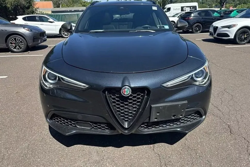 2023 Alfa Romeo Stelvio Ti photo 1