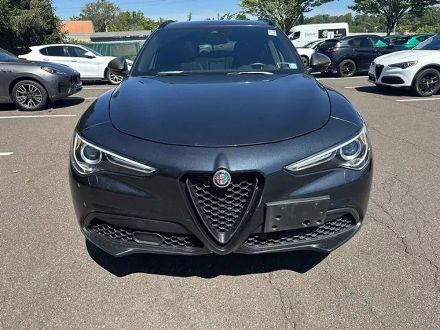 2023 Alfa Romeo Stelvio Ti photo 1