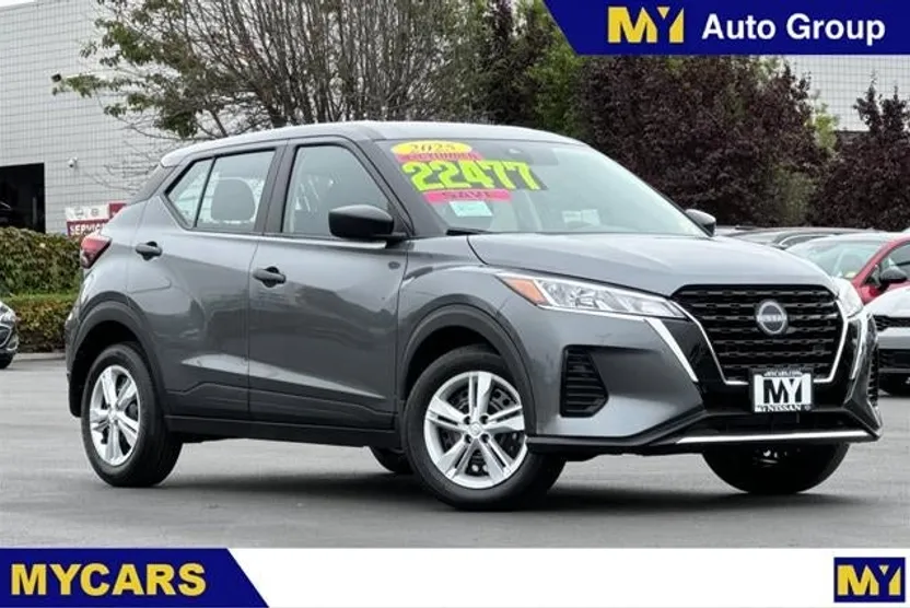 2025 Nissan Kicks Play S photo 1