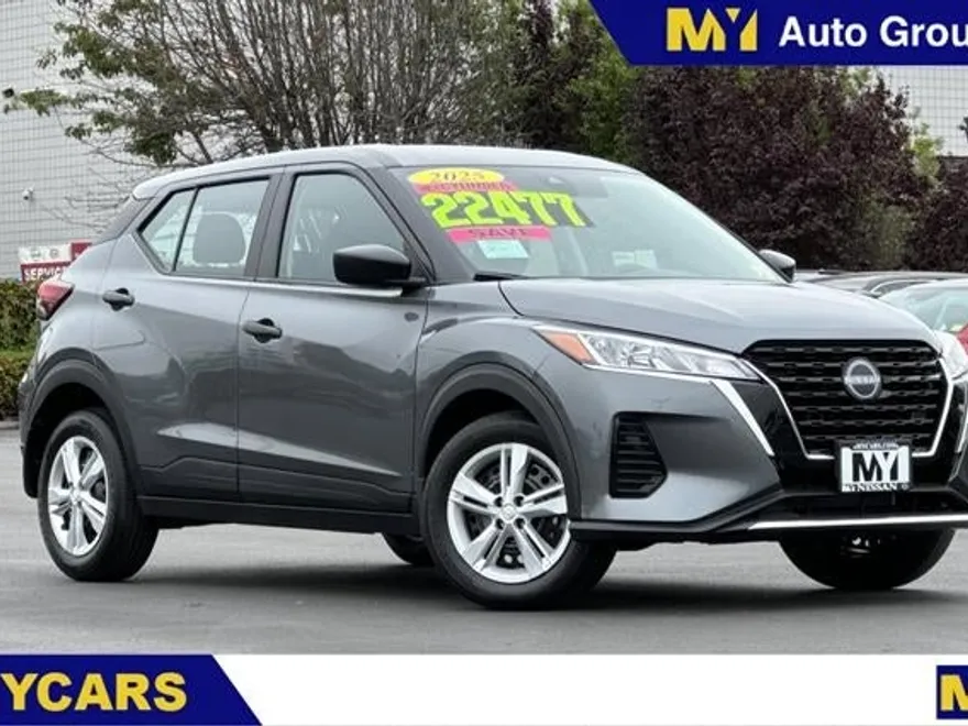 2025 Nissan Kicks Play S photo 1