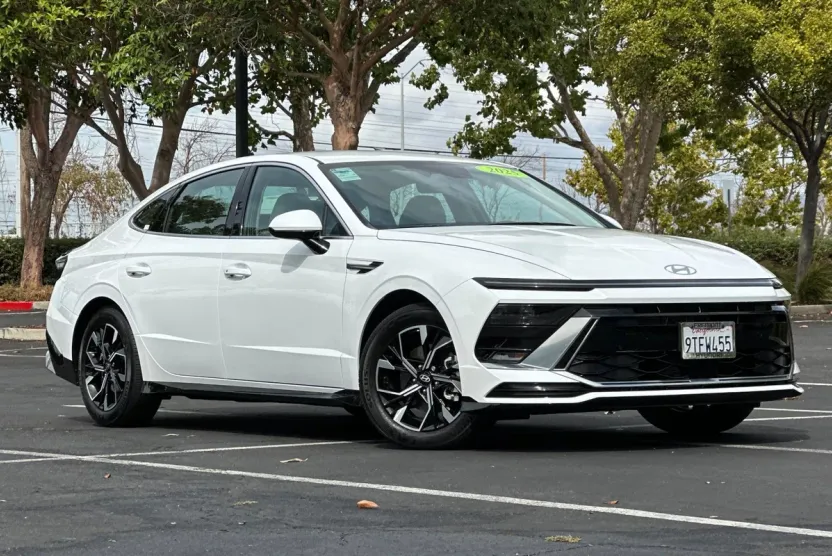 2025 Hyundai Sonata SEL photo 1