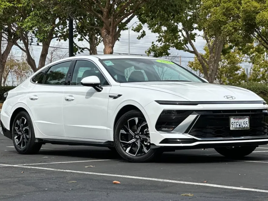 2025 Hyundai Sonata SEL photo 1