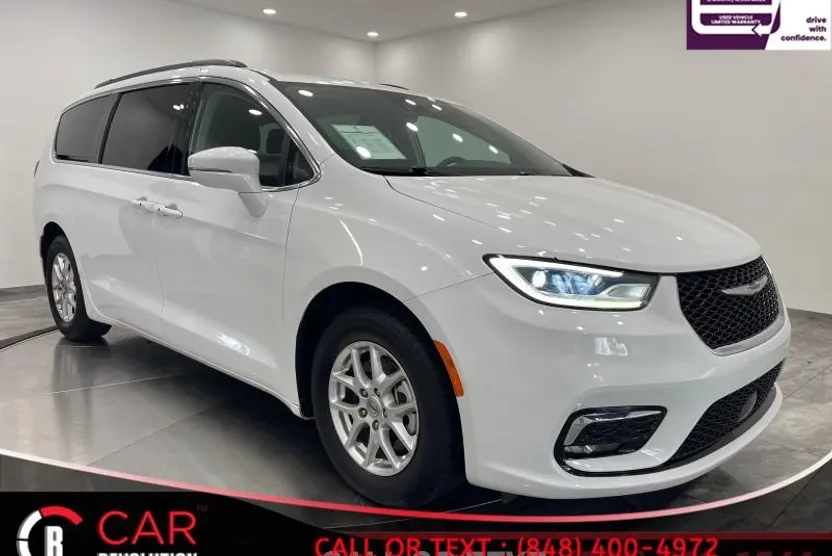 2022 Chrysler Pacifica Touring L photo 1