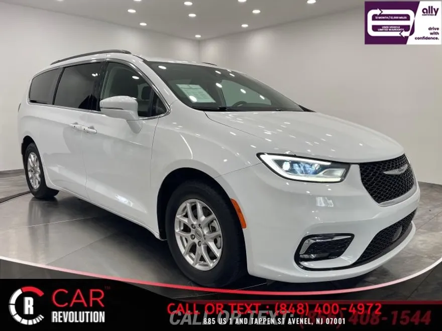 2022 Chrysler Pacifica Touring L photo 1