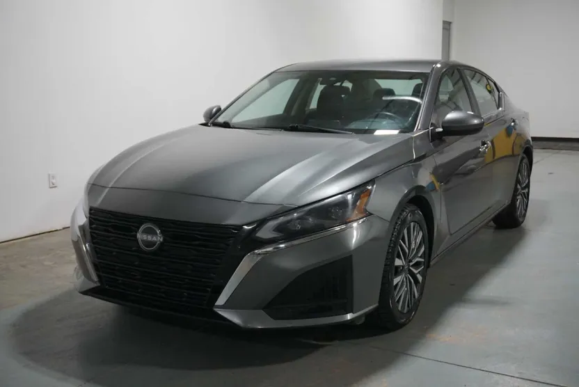 2023 Nissan Altima 2.5 SV photo 1