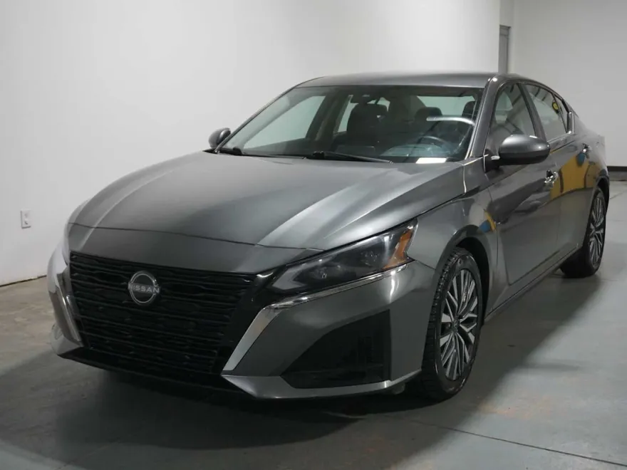 2023 Nissan Altima 2.5 SV photo 1