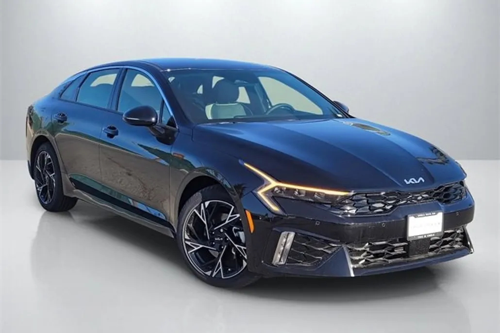 2025 Kia K5 GT-Line photo 1