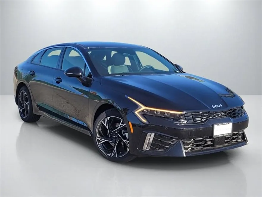 2025 Kia K5 GT-Line photo 1