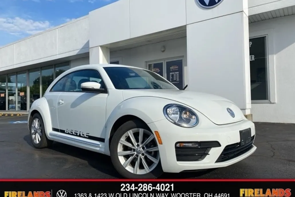 2018 Volkswagen Beetle S photo 1
