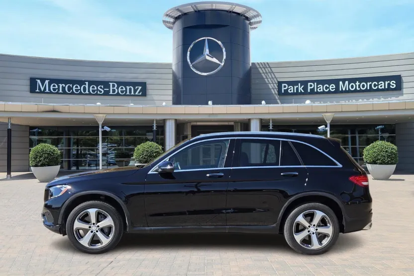 2017 Mercedes Benz GLC 300 photo 1