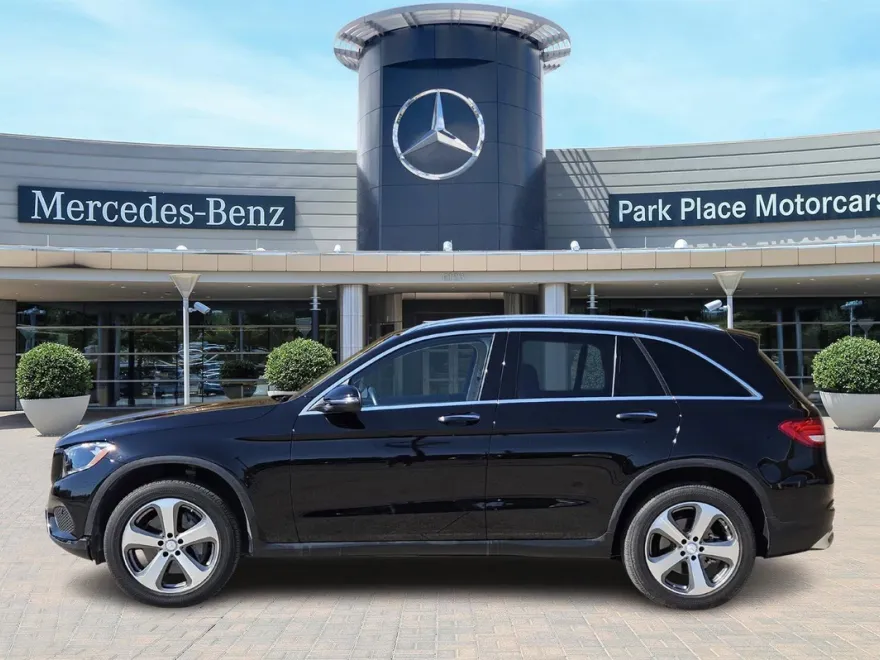 2017 Mercedes Benz GLC 300 photo 1