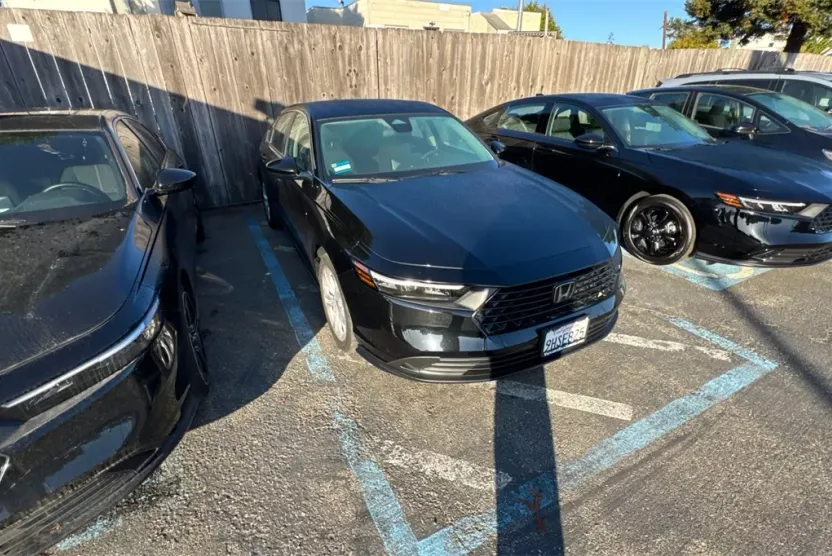 2023 Honda Accord LX photo 1