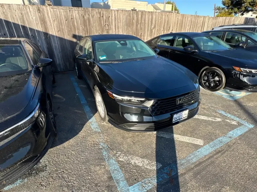 2023 Honda Accord LX photo 1