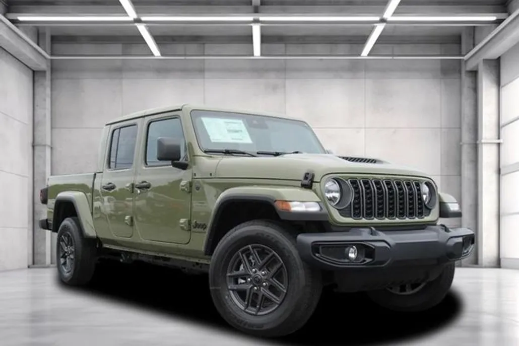 2025 Jeep Gladiator Sport S photo 1