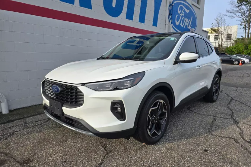 2025 Ford Escape Platinum photo 1