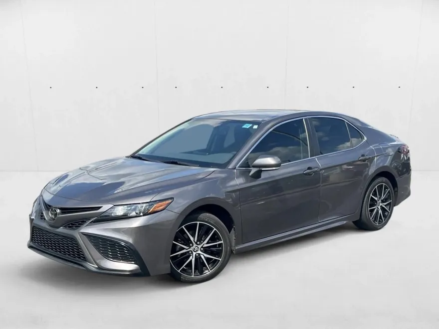 2024 Toyota Camry SE photo 1