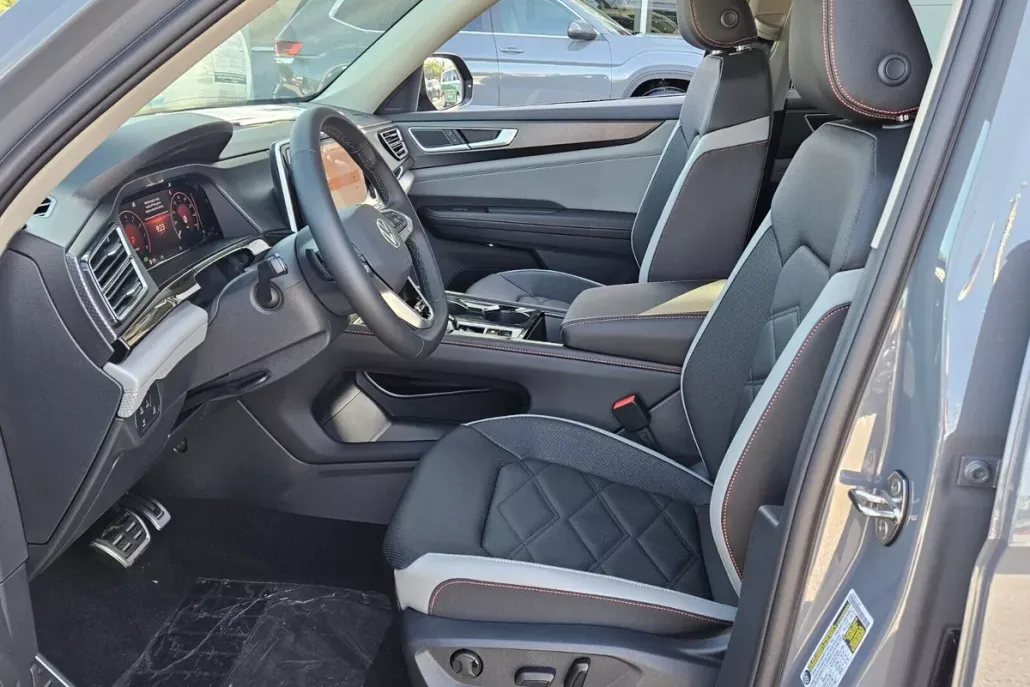 2025 Volkswagen Atlas Peak Edition SE photo 1