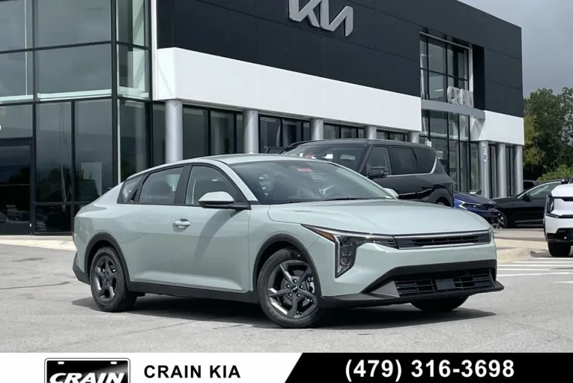 2025 Kia K4 LXS photo 1
