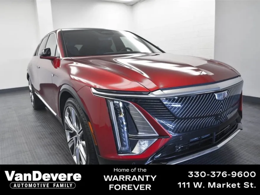 2024 Cadillac Lyriq Luxury photo 1