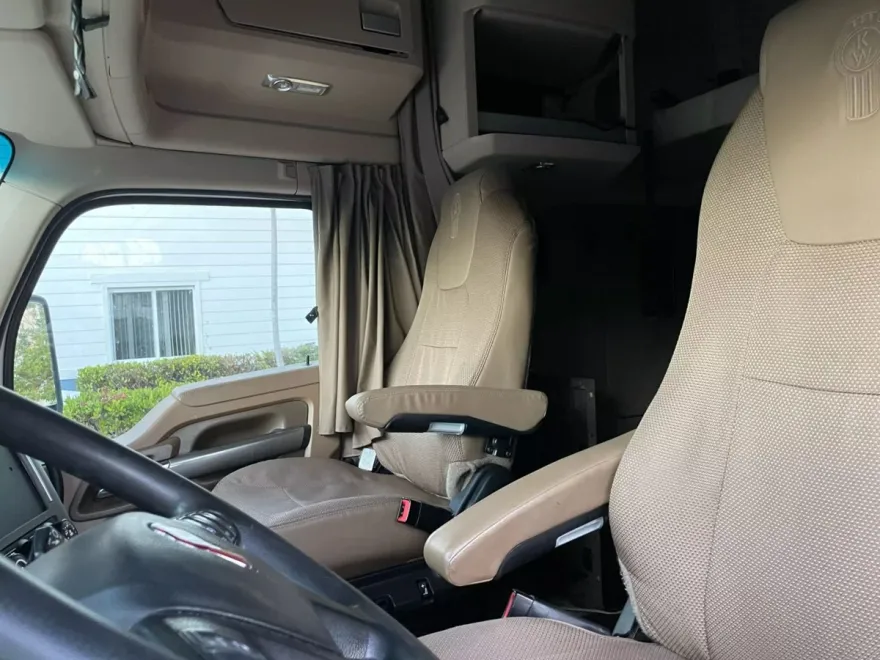 2019 Kenworth T680 photo 19