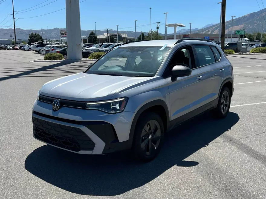 2025 Volkswagen Taos S photo 1