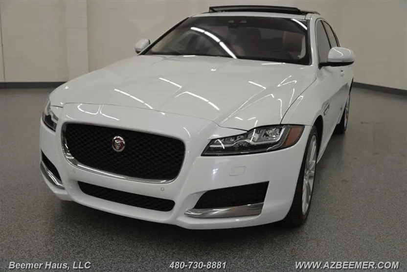 2020 Jaguar XF 25t Premium photo 1