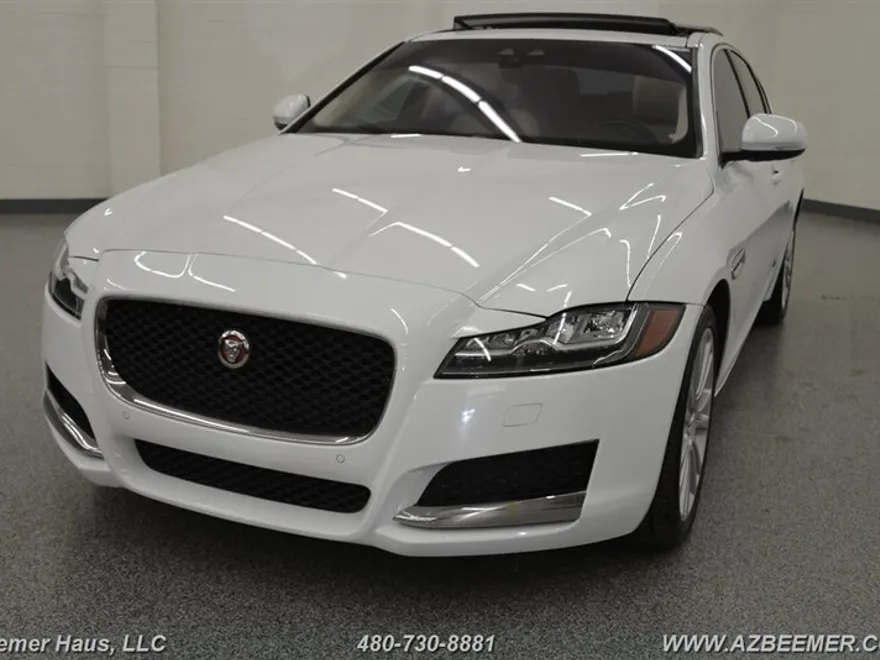 2020 Jaguar XF 25t Premium photo 1