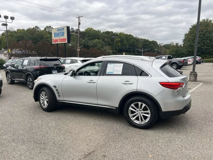 2016 Infiniti QX70 Base photo 1