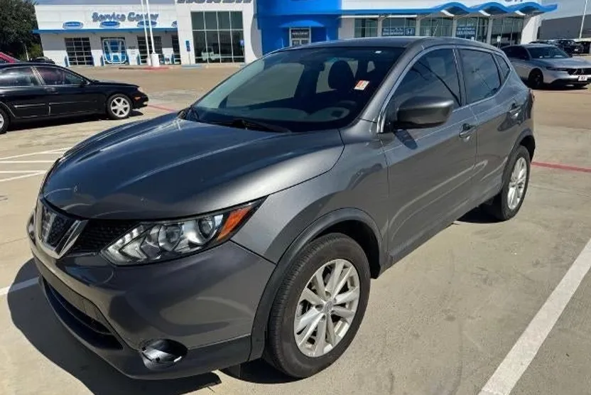 2018 Nissan Rogue Sport S photo 1
