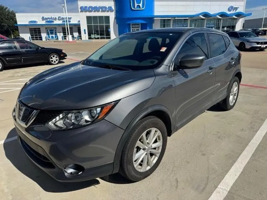 2018 Nissan Rogue Sport S photo 1