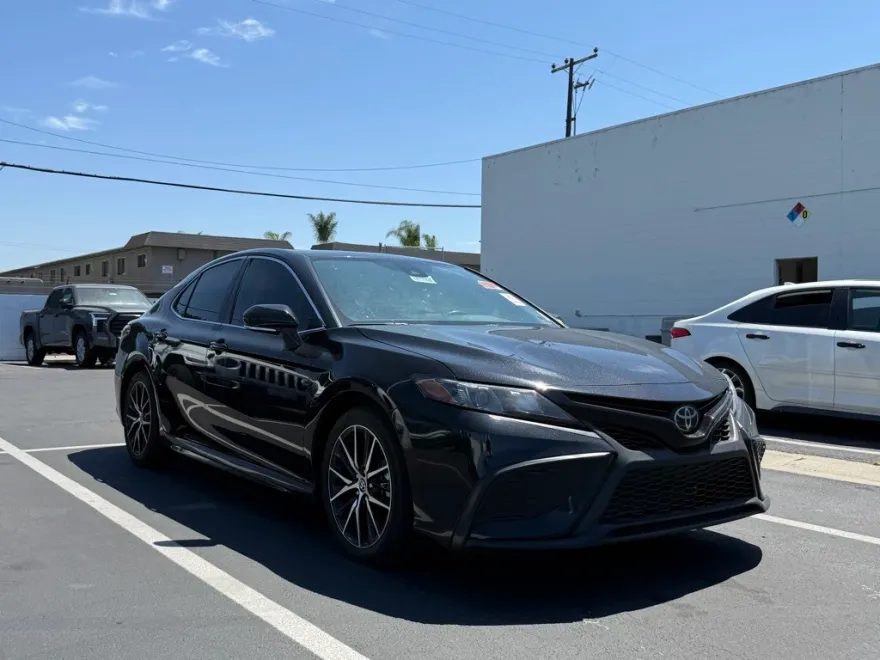 2024 Toyota Camry SE photo 1