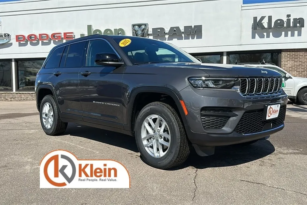 2025 Jeep Grand Cherokee Laredo photo 1