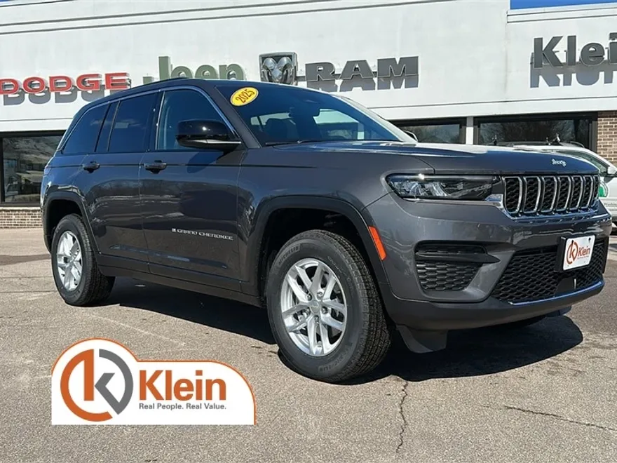 2025 Jeep Grand Cherokee Laredo photo 1