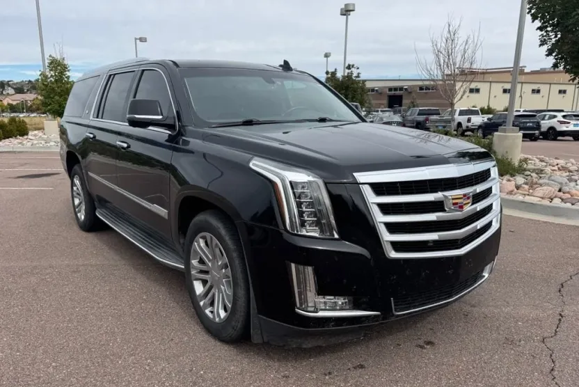 2016 Cadillac Escalade ESV Standard photo 1