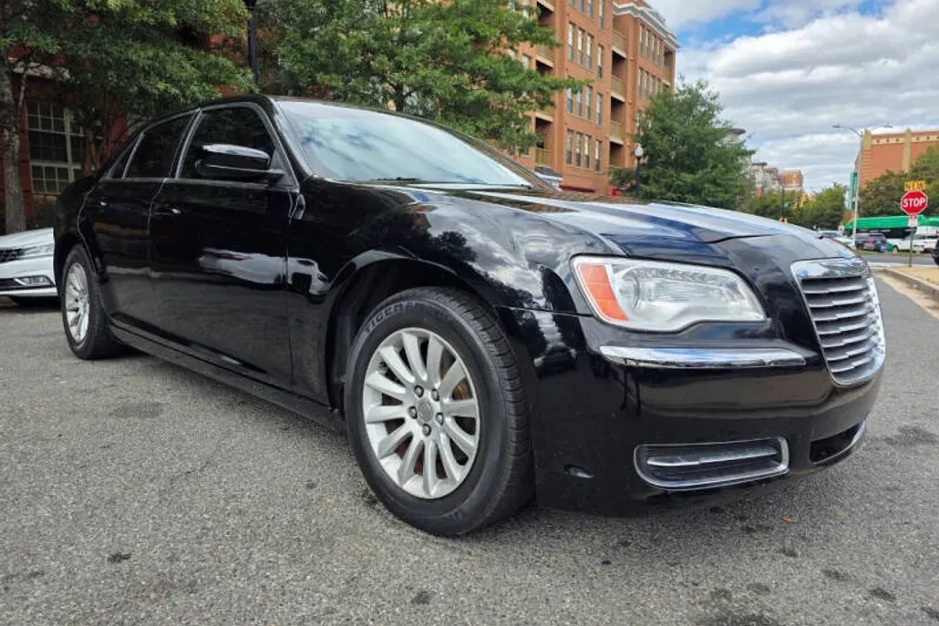 2014 Chrysler 300 Base photo 1