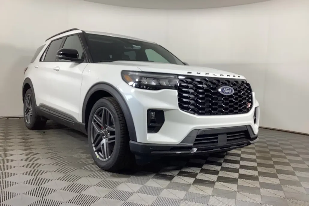 2025 Ford Explorer ST photo 1