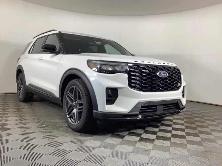 2025 Ford Explorer ST photo 1
