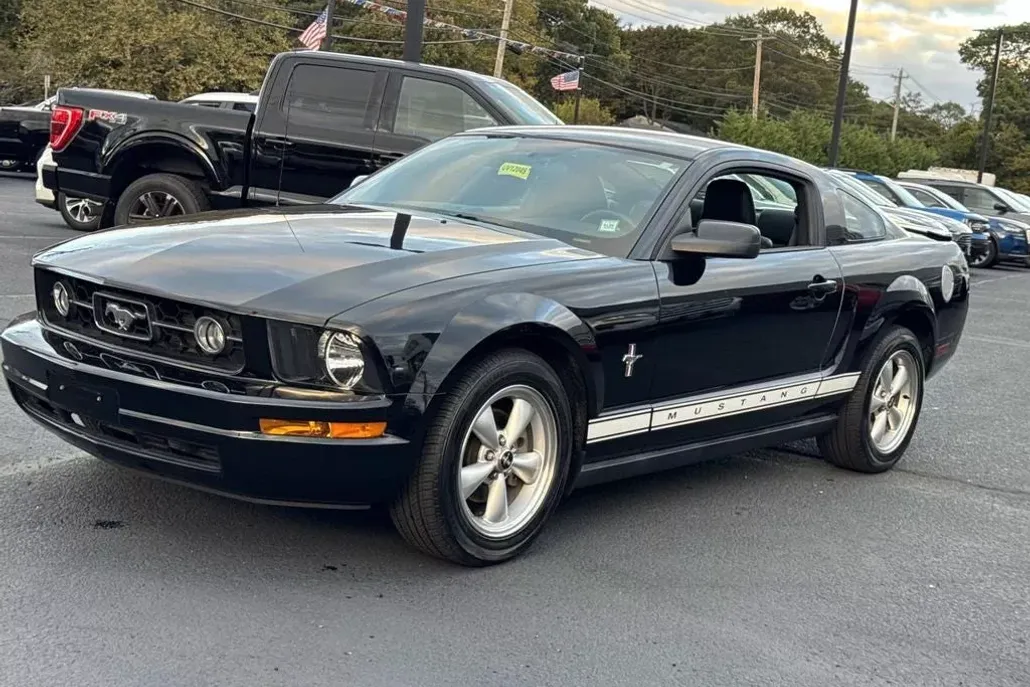 2007 Ford Mustang Premium photo 1